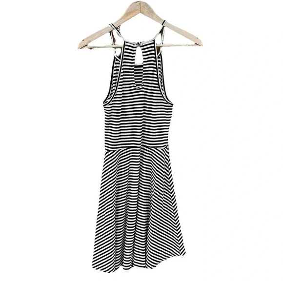 Mossimo women's black and white striped dress, sleeveless size medium - Picture 2 of 3